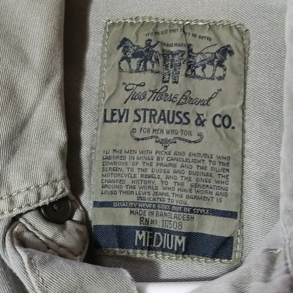 3 for 20. Mens Levi Strauss  shirt.  Medium - Picture 4 of 8